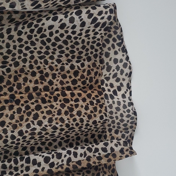 ๐2 for $15๐ Jacob Leopard Print Blouse - Picture 3 of 5